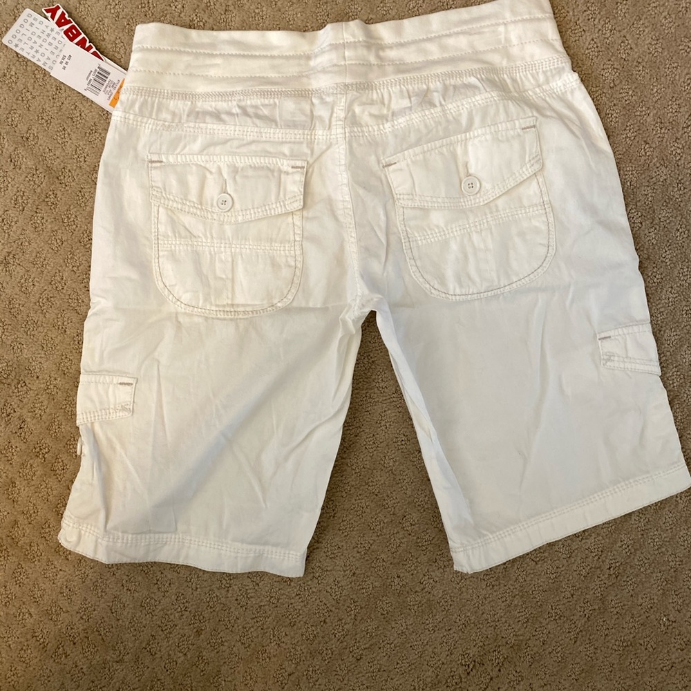 Union bay size 7  white KYLA SHORT  # J1RA6F3